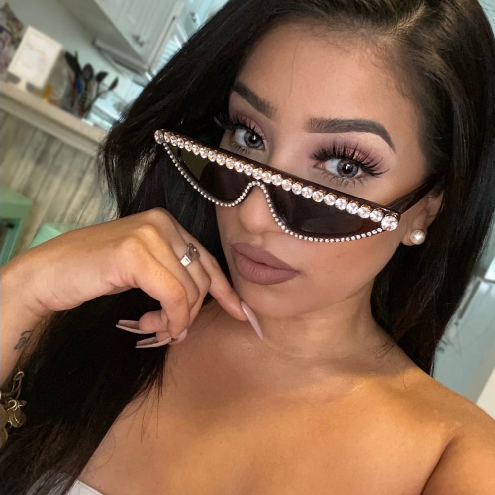 Brand New Fashion Sunglasses w Rhinestones 🖤